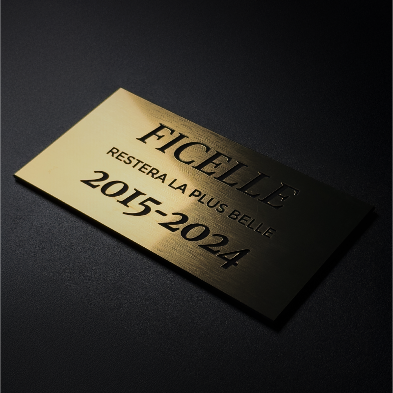 Plaque mémoire dorée gravée pour les monuments cinéraires Memorya