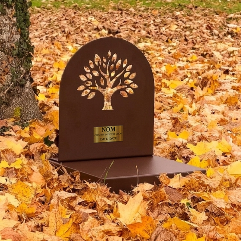 Lumina, cavurne béton avec stèle arbre de vie